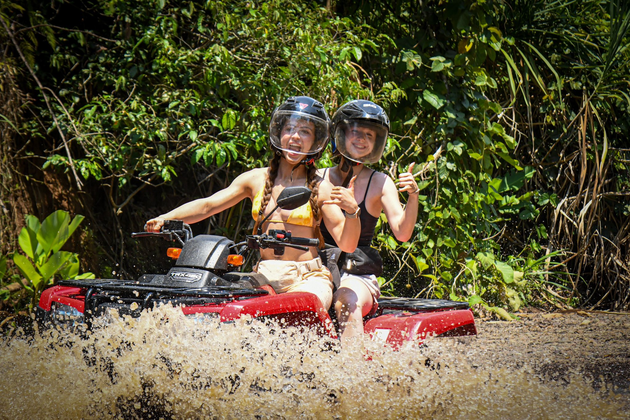 Tour en ATV Manuel Antonio Costa Rica — aventura todoterreno en la selva cerca de Quepos