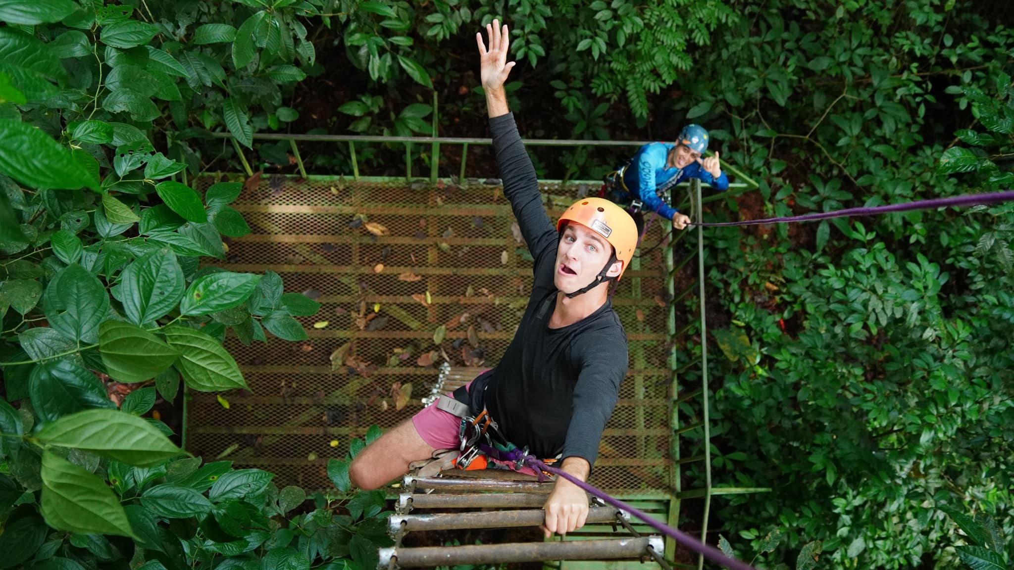 Canyoning en Quepos Costa Rica — rappel en cascadas de la selva cerca de Manuel Antonio