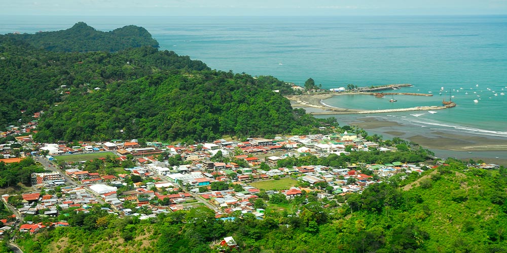 Vista aérea del Océano Pacífico de Quepos — aguas de pesca deportiva frente a Manuel Antonio Costa Rica