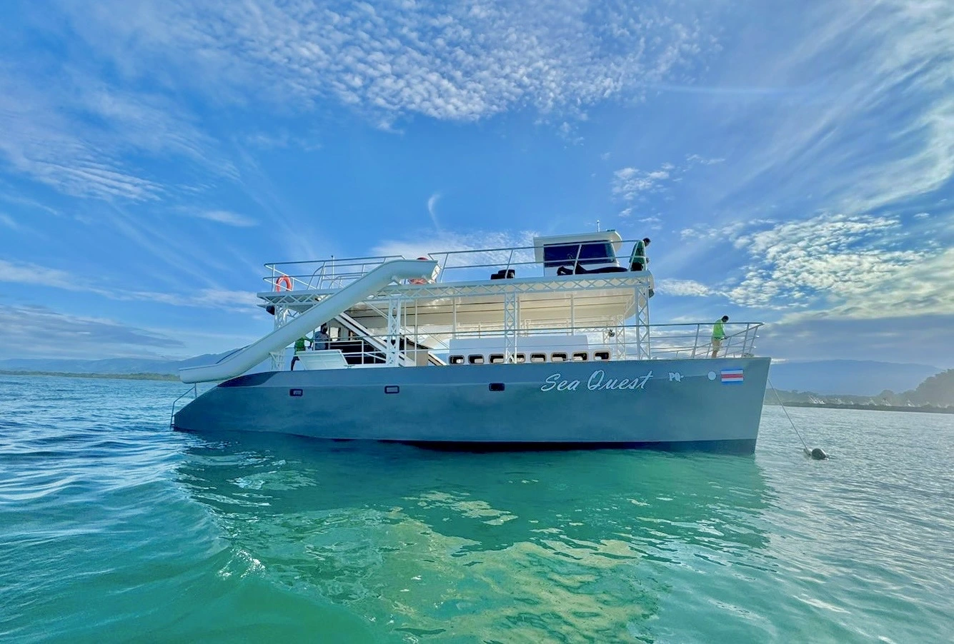 Catamaran cruise in Manuel Antonio, Costa Rica
